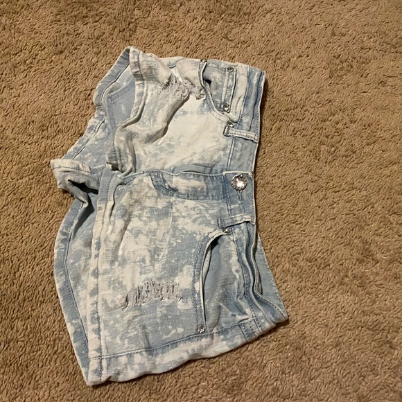 Sirens seductions jean shorts - Picture 3 of 4